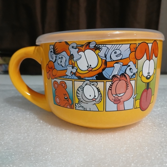 Silver Buffalo Garfield Never Trust a Smiling Cat Ceramic Soup Mug (NEW) - Picture 2 of 6